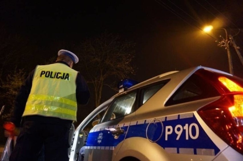 Nietypowa interwencja policjantów. Wszedł do sklepu w...