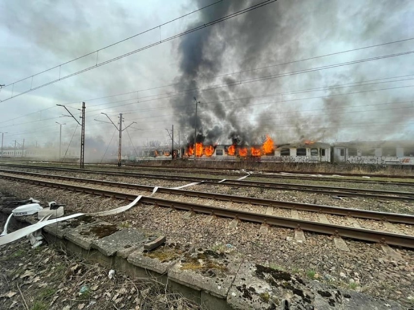 Pożar wagonów kolejowych w Krakowie, do którego doszło 1...