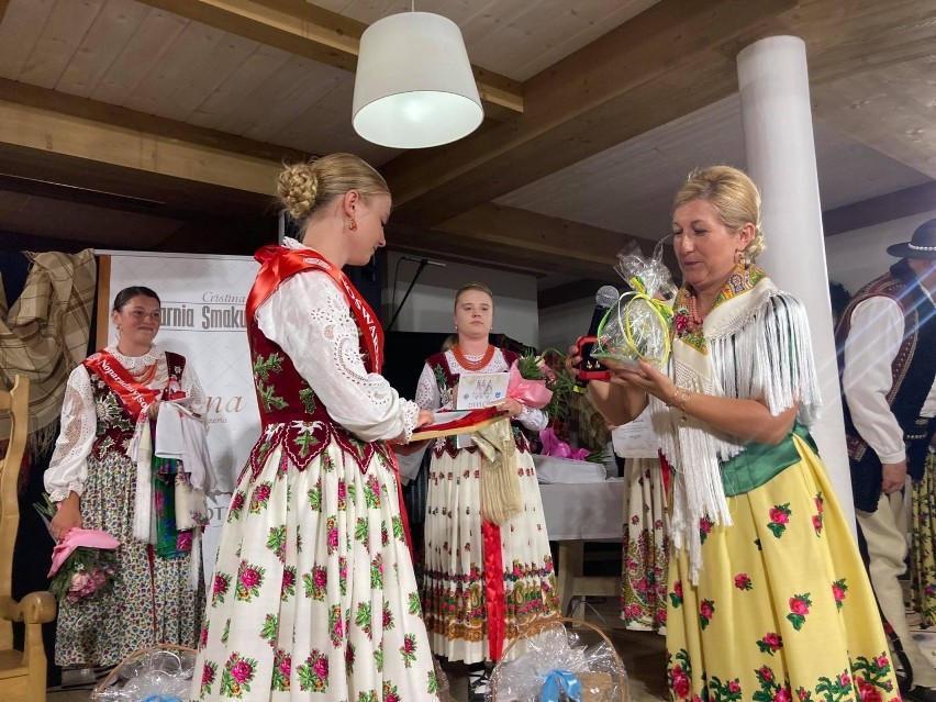 Podhale. Wybory góralskiej miss w Białym Dunajcu. Młode góralki walczyły o tytuł najśwarniejszej. Tańczyły, śpiewały i... ścieliły łóżko