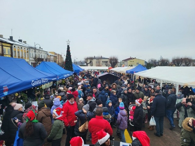 Tłumy ludzi na Jarmarku Bożonarodzeniowym w Warcie