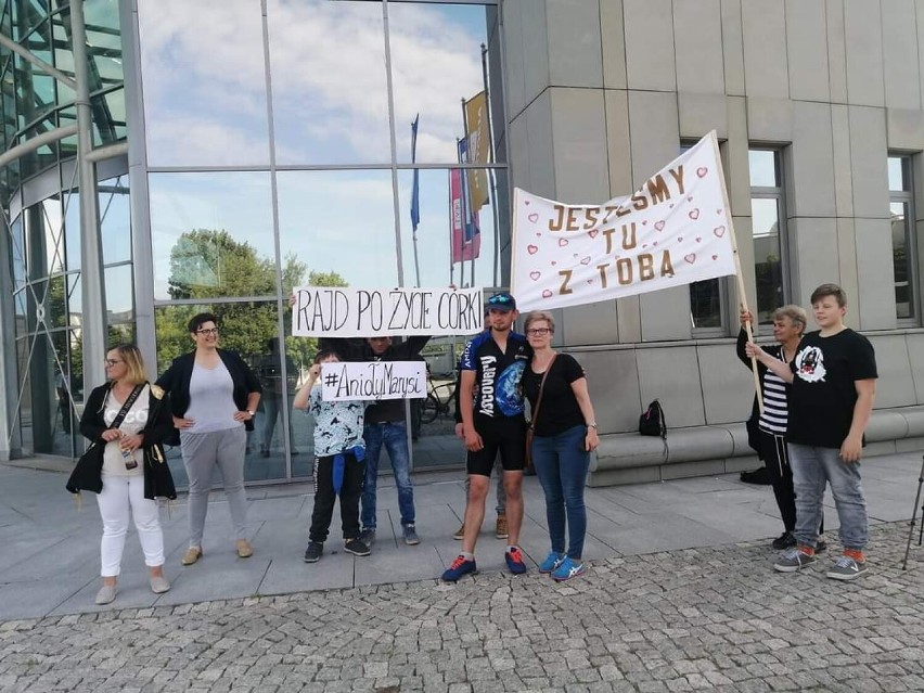 Rajd po życie córki. Mikołaj Drożdżyński dla chorej córeczki przejechał 430 km w 36 godzin na rowerze. Był gościem Dzień Dobry TVN