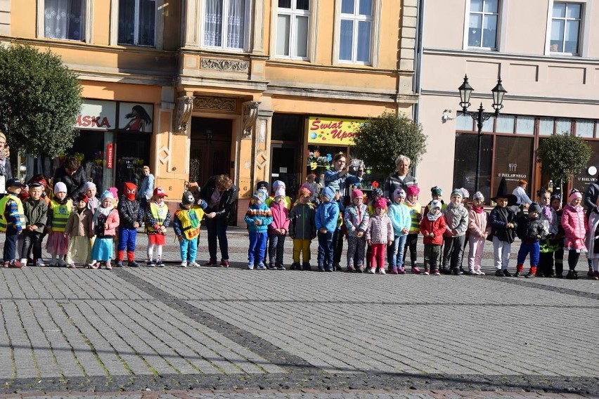 KROTOSZYN: Krotoszyńskie przedszkolaki świętowały na rynku [ZDJĘCIA]