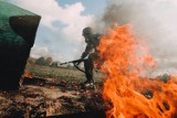 Żołnierze z Opola w akcji. Nasi logistycy ćwiczyli w napalmie na specjalnym torze przeszkód