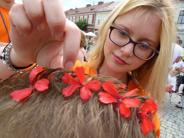 Open Hair 2014: zabawa w czesanie na sieradzkim Rynku