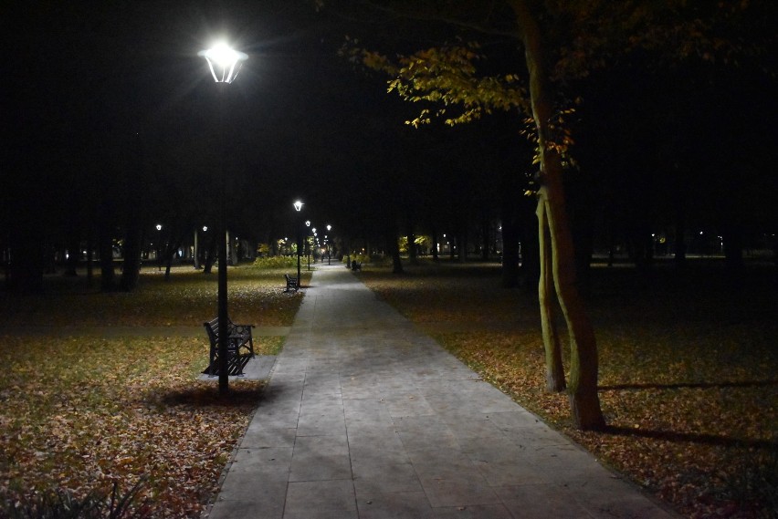 Jesień w Parku Tysiąclecia. Wieczorny spacer po parku w...