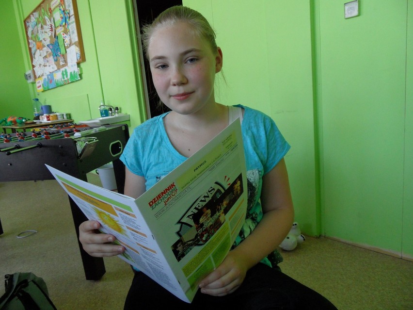 Młode dziennikarki ze Szkoły Podstawowej nr 1 w Żorach.Piszą o swojej szkole, tworzą listy przebojów
