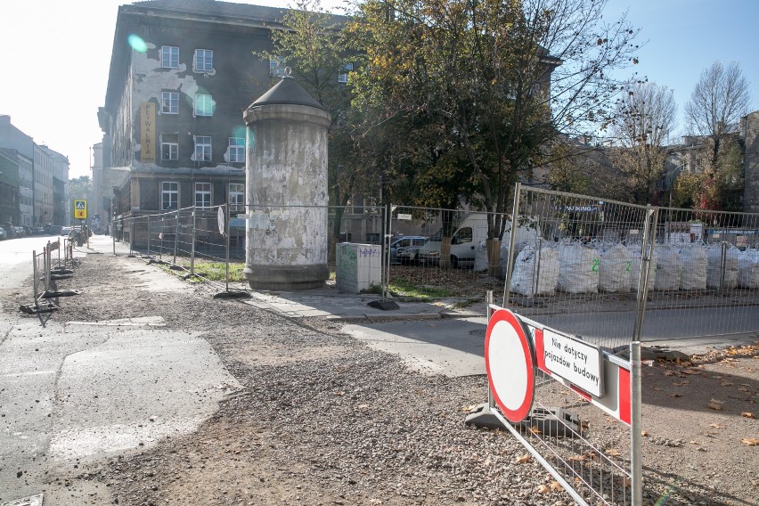 Kraków. Problemy na placu Biskupim. Miasto może wypowiedzieć wykonawcy umowę   