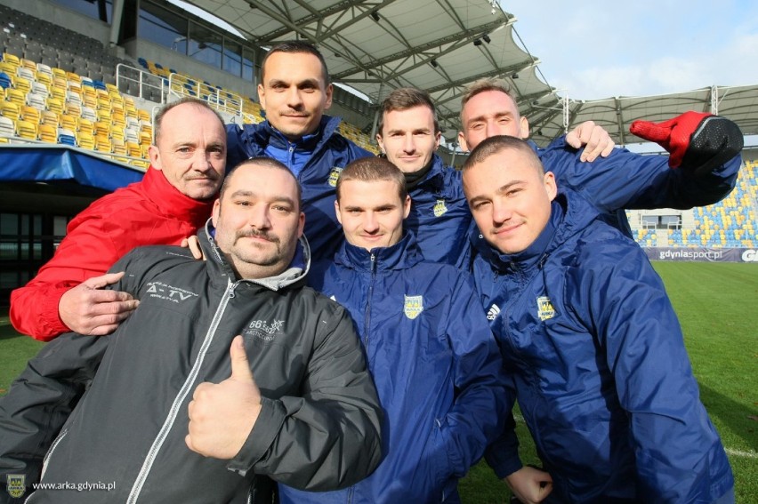 Piłkarze  Arki Gdynia dołączyli do akcji "Movember 2016.