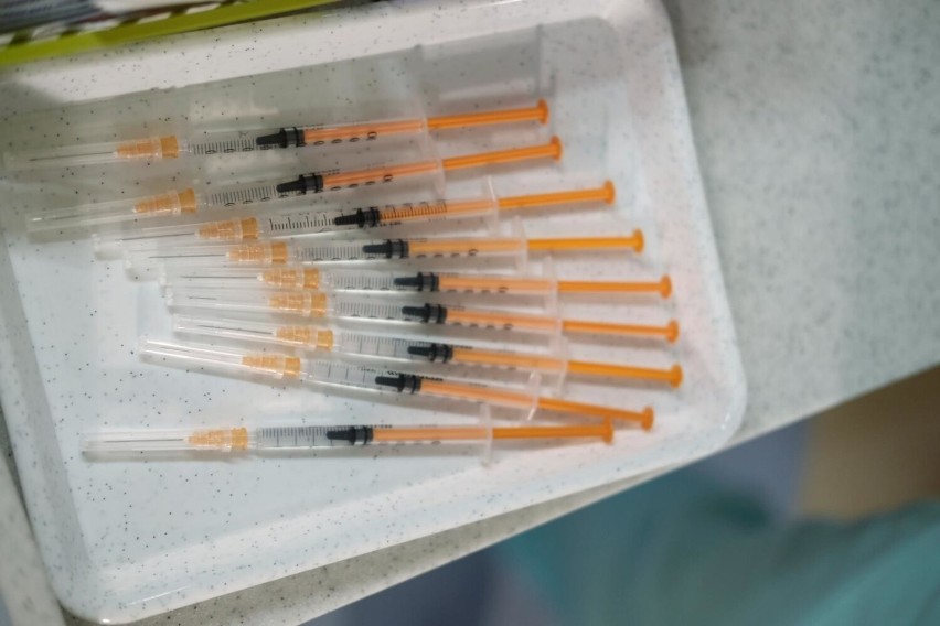 150 wolnych dawek szczepionki Johnson&Johnson w szpitalu w Radomsku. Zpisz się i zaszczep jeszcze w wakacje