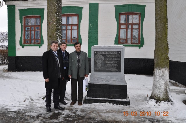 Delegacja powiatu w Kuryłówce - miejscu urodzin mistrza