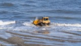 Poszerzana plaża w Jastrzębiej Górze: rury na piasku, spychacze w wodzie Bałtyku. Tak wyglądała wakacyjna refulacja | ZDJĘCIA