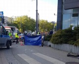 Akcja reanimacja na skrzyżowaniu marszałków w Łodzi. Skuteczna akcja ratowników na motocyklu