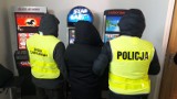 W Sandomierzu policjanci przejęli automaty i gotówkę