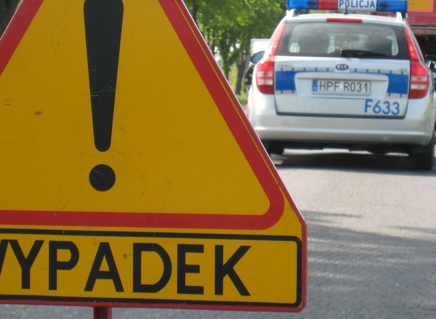 Wypadek w Mostkach pod Zduńską Wolą. Potrącony rowerzysta