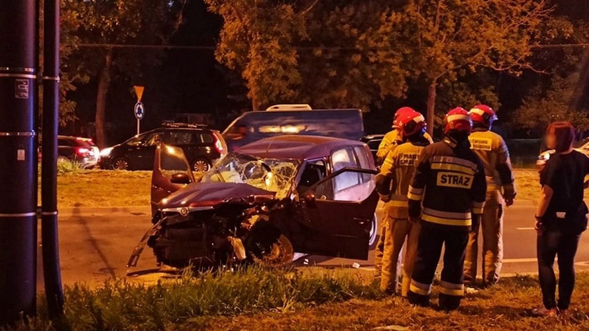 Lublin: Groźny wypadek na rondzie. Na skrzyżowaniu ul. Ruskiej i Podzamcze zderzyły się dwa samochody. Są ranni