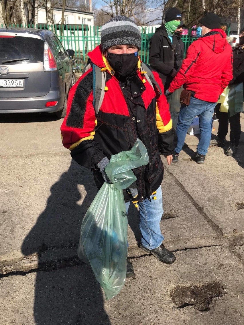 Do sprzątania zgłosiło się około 40 osób ze Złotna, Mani,...