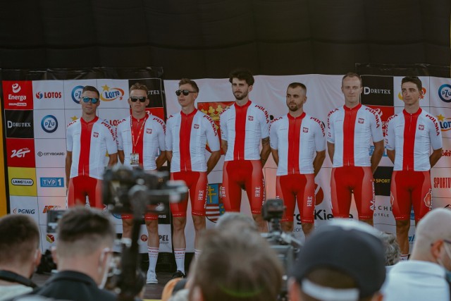 Patryk Stosz z Kluczborka (drugi z lewej) startuje w tegorocznym Tour de Pologne jako członek reprezentacji Polski.