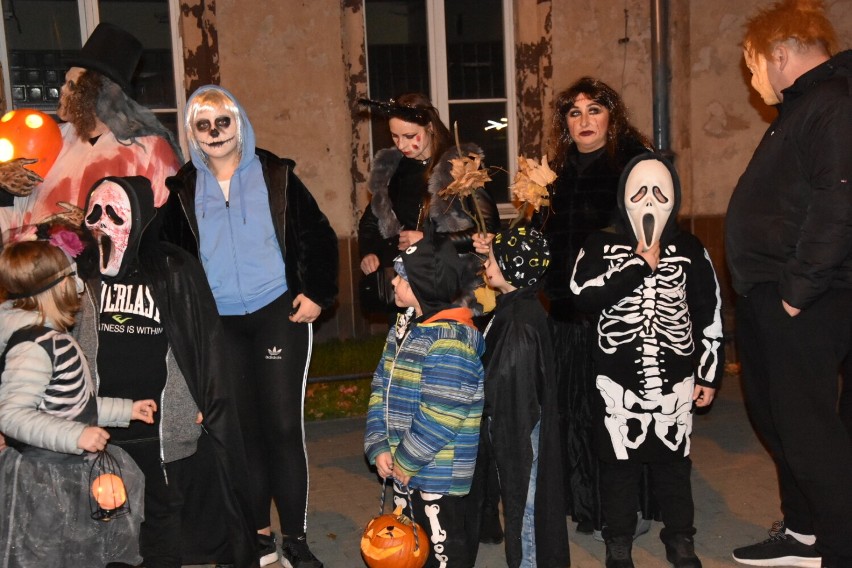 Halloweenowy marsz przeszedł ulicami Oleśnicy. Zobacz zdjęcia 