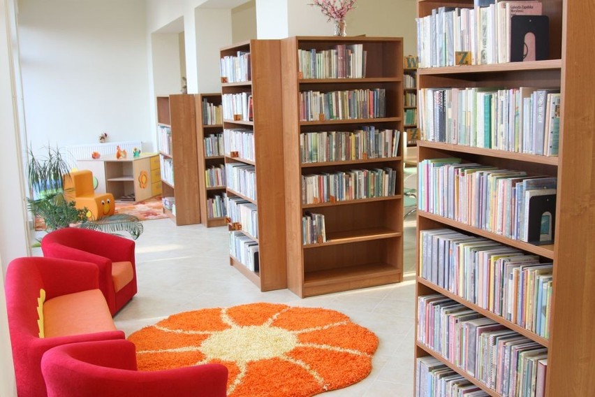 Skrobów Kolonia: Otworzą bibliotekę, świetlicę i plac zabaw. ZDJĘCIA