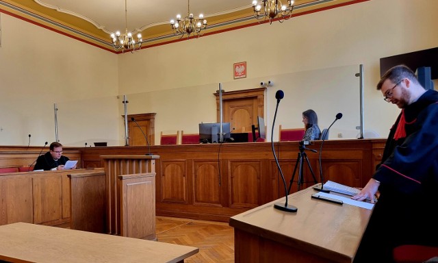 Oskarżony, Mariusz L. z Pucka nie stawił się na rozprawie w Sądzie Okręgowym w Gdańsku, nie poinformował też o powodach nieobecności swojego adwokata Jacka Wilka.