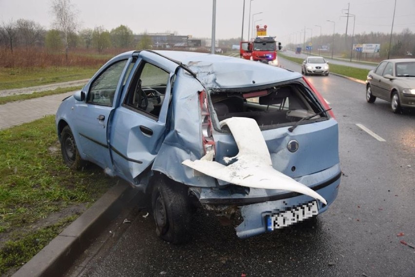 Tarnów. Zepsuło mu się auto. Po chwili uderzyła w niego ciężarówka