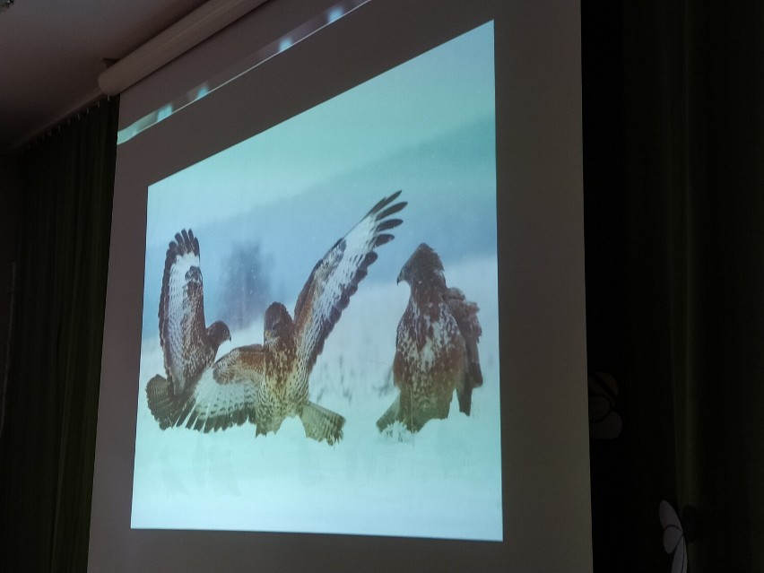 Szamotuły. Waldemar Graś z wizytą w Akademii Przedszkolaka. Fotograf przyrody zachwycił maluchy!