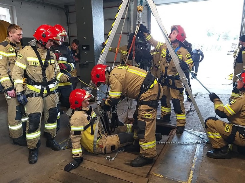 Szkolenie na wysokościach. Dwudniowe ćwiczenia strażaków z Goleniowa i Nowogardu