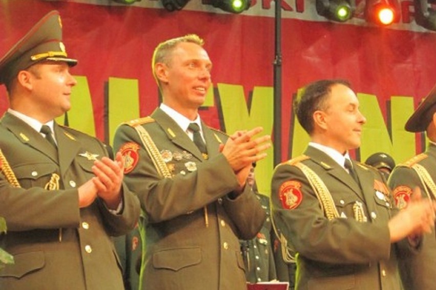 Solista Dmitrij Bykow (pośrodku)