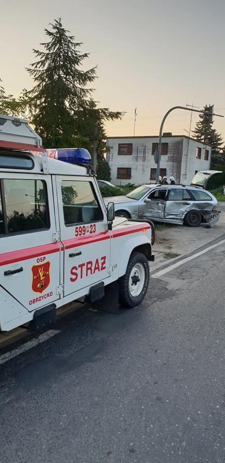 Poważny wypadek w Pęckowie. Trzy osoby zostały ranne