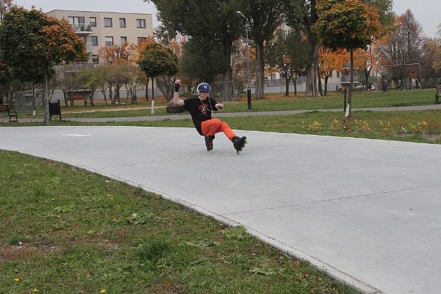 Tor dla rolkarzy w parku Podolskim na Dąbrowie