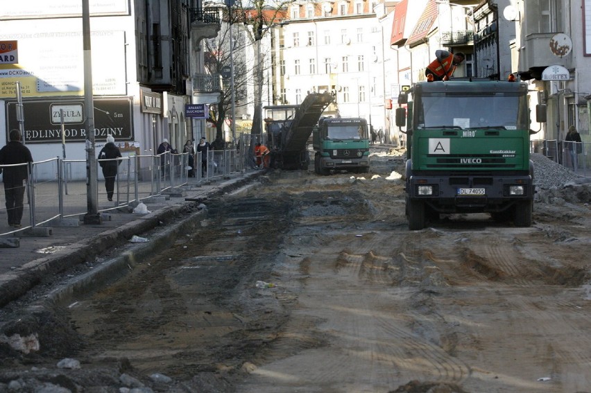 Remont ulicy Jaworzyńskiej w Legnicy (ZDJĘCIA)