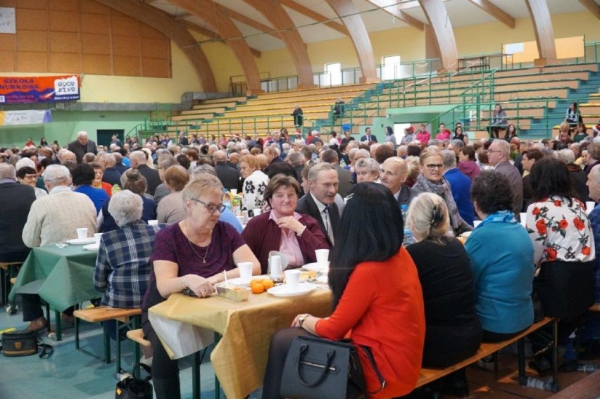 Ponad 1000 osób wzięło udział w jubileuszowej Biesiadzie Seniorów w Przodkowie [ZDJĘCIA]