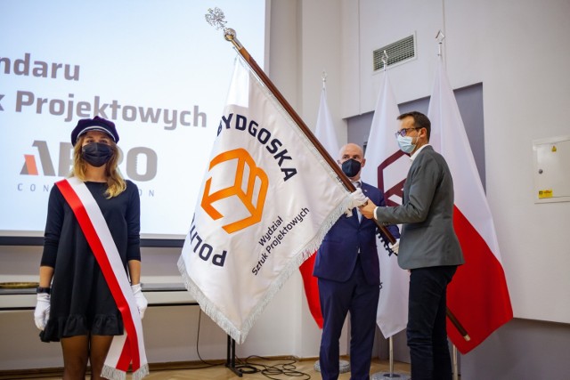 Nowy Wydział Sztuk Projektowych Politechniki Bydgoskiej ma już swój sztandar.