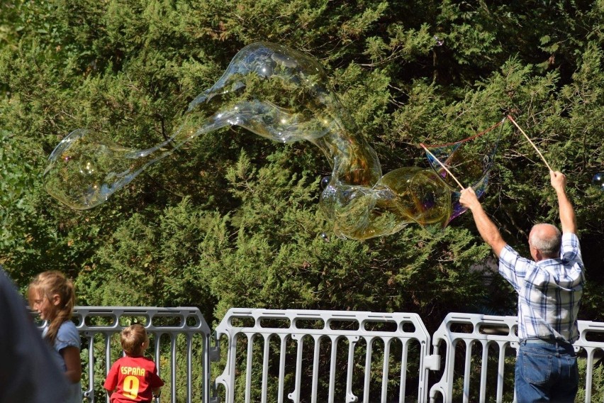 Wydarzenie jakim było Bubble Day w białogardzkim parku Orła...