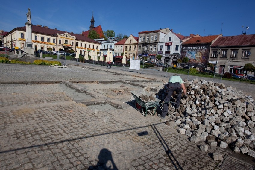 Kostka z bocheńskiego Rynku została zerwana w trakcie jego...