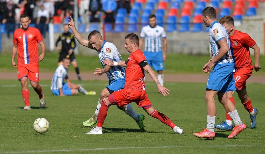 4 liga. Polonia Przemyśl przegrała u siebie z JKS-em Jarosław 0:3. Dwa gole Pawła Hassa [ZDJĘCIA]