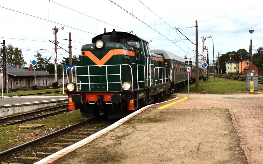 Historyczny pociąg z lat 70-dziesiątych w Sławnie