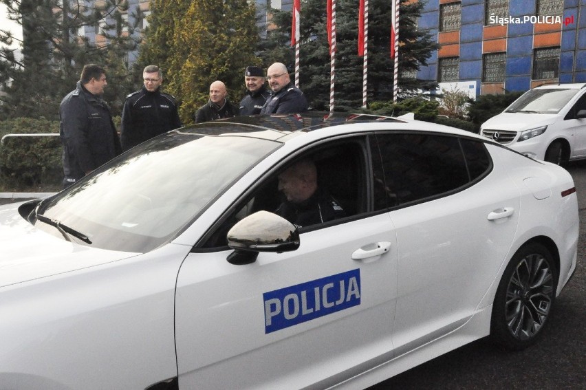Ale fury! Śląska policja dostała nowoczesne radiowozy przed szczytem klimatycznym w Katowicach [ZDJĘCIA]