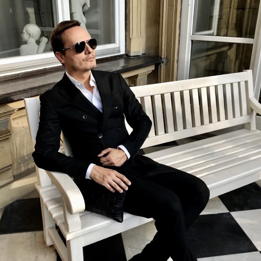 Adrian Grajcar z Ostrowca Świętokrzyskiego podbija świat mody. To stylista gwiazd i ambasador marki Dior