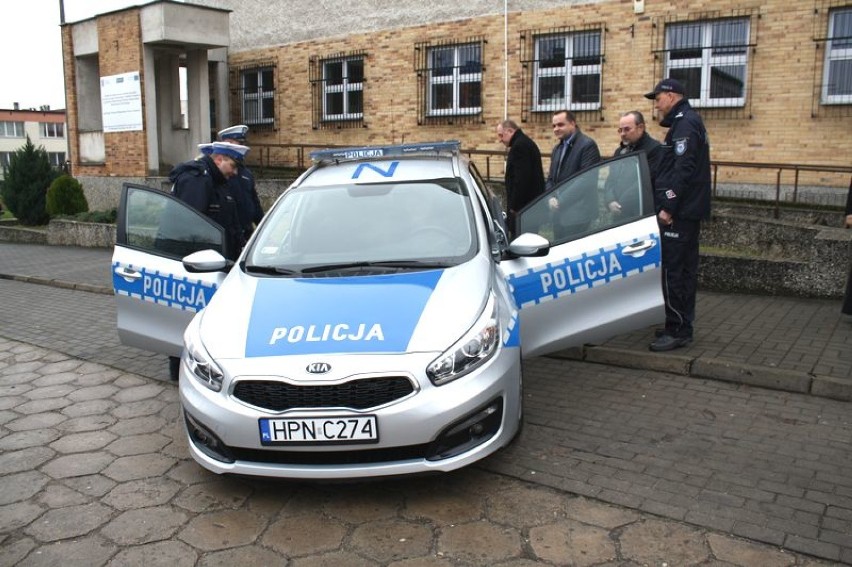 Nowy radiowóz dla KPP Malbork. To już piąty samochód przekazany w tym roku