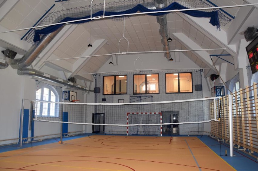 Szkoła Podstawowa nr 1 w Chodzieży: Zobacz jak wygląda sala gimnastyczna po remoncie [ZDJĘCIA]