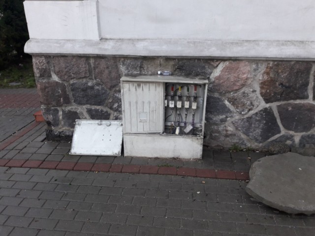 Rozbita skrzynga energetyczna na ulicy Limanowskiego w Szczecinku