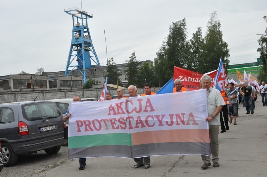Protest na drodze krajowej nr 94. Pracownicy ZGH &quot;Bolesław&quot; domagają się niższych opłat za energię