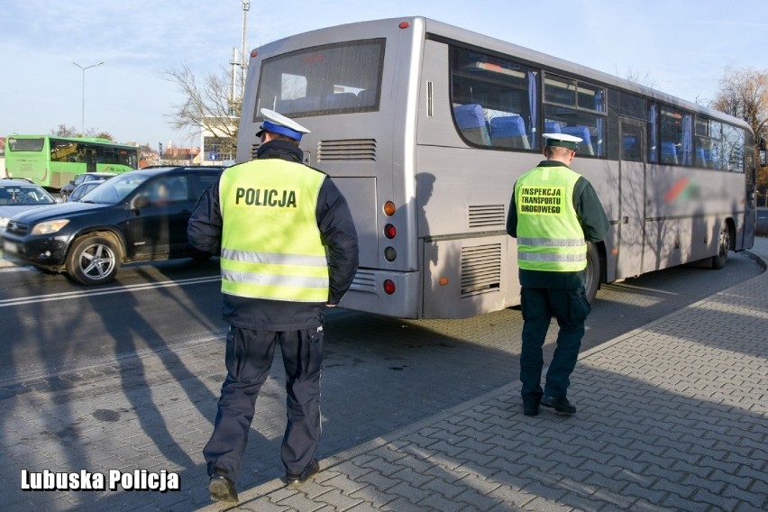 Oba autokary nie powinny poruszać się po drogach