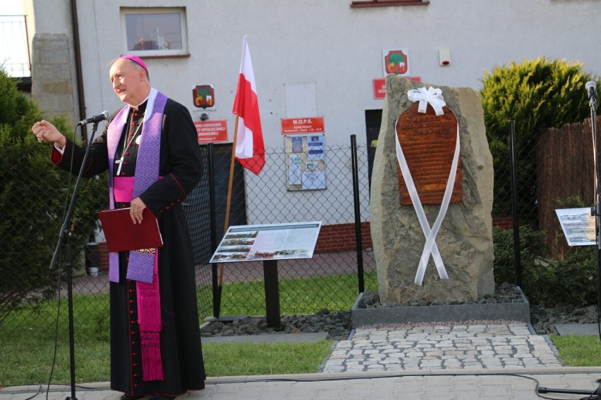 Limanowa. W 80. rocznicę likwidacji getta odsłonili "Głaz pamięci" i oddali cześć zamordowanym Żydom