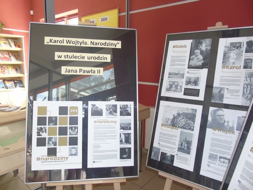 Karol Wojtyła. Narodziny - okolicznościowa wystawa w holu biblioteki