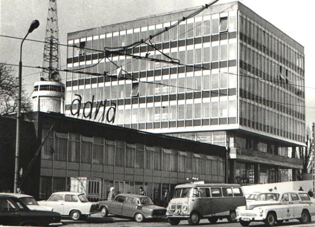 MTP jeszcze z Adrią. Budynek restauracji został zburzony w lutym 2009 roku.