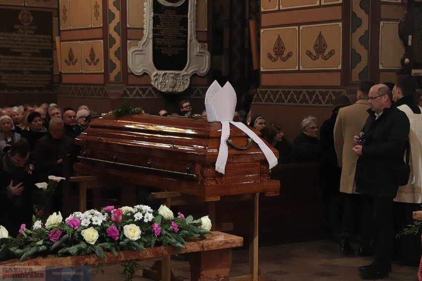 Pogrzeb biskupa Bronisława Dembowskiego w katedrze we...