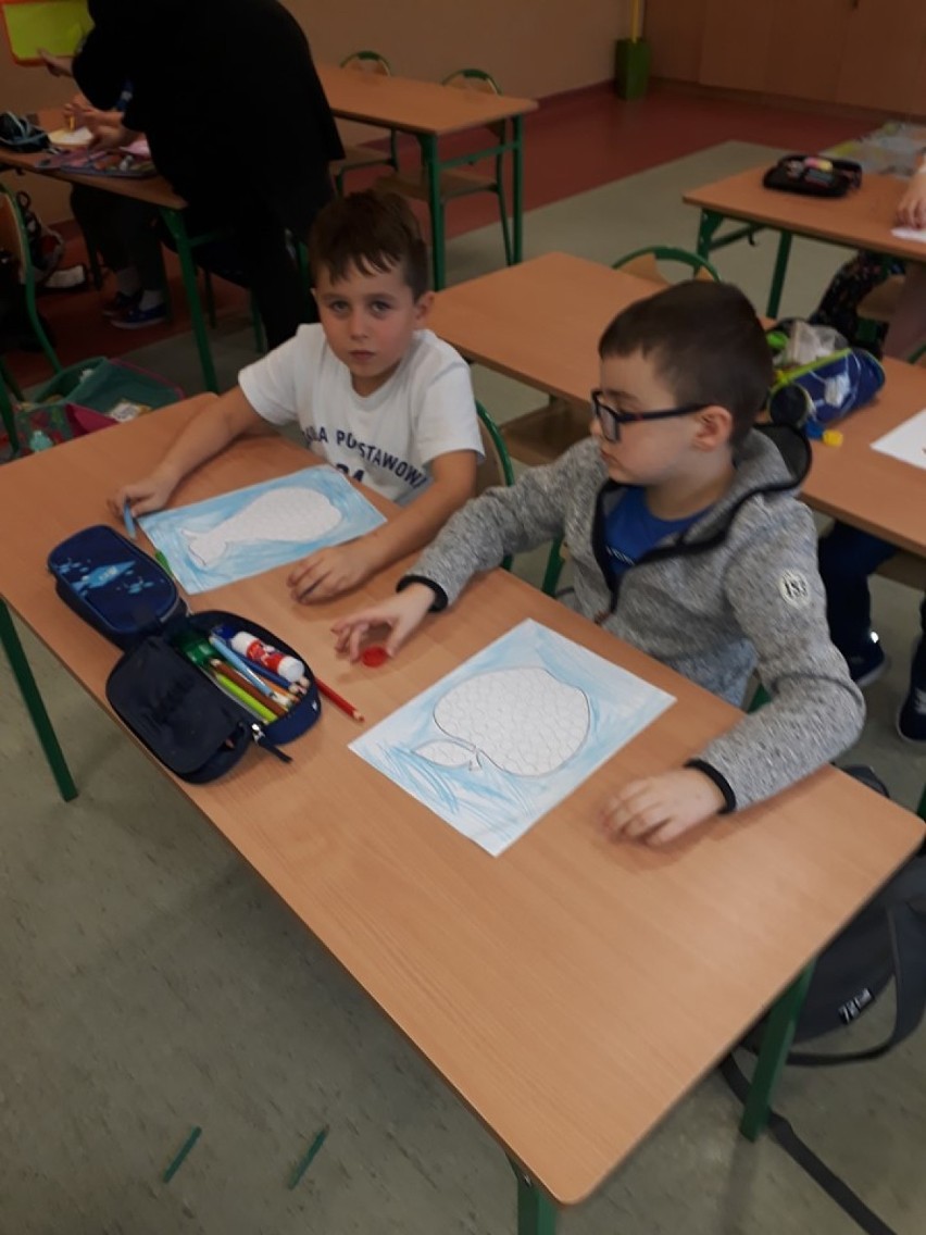 Szkoła Podstawowa nr 24 w Kaliszu. Najmłodsi uczą się języka migowego