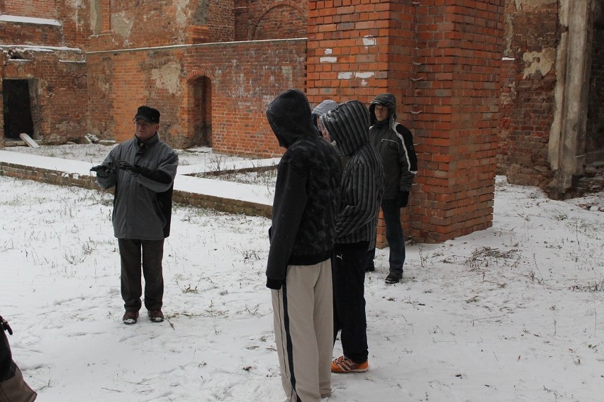 Głogowianie zwiedzają ruiny kościoła (Foto)